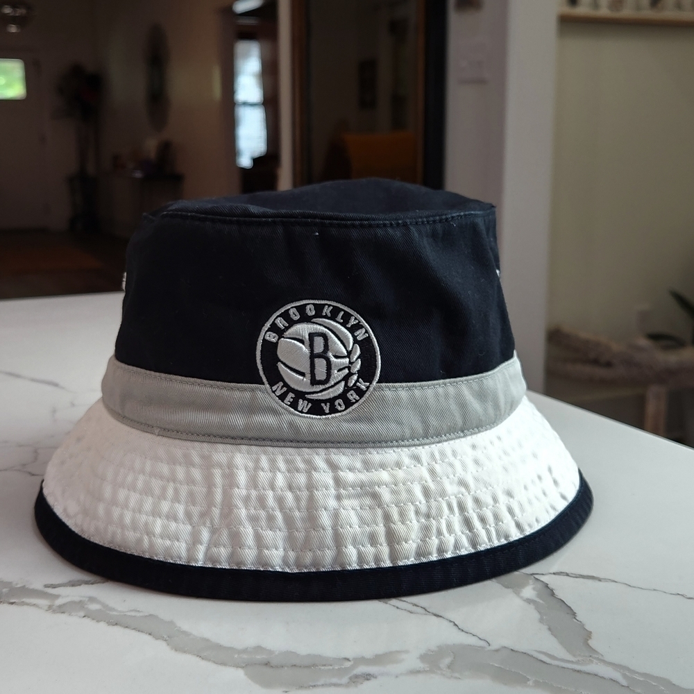 MITCHELL & Ness Nostalgia Co. Brooklyn NY NBA Colorblock Bucket Hat L/XL